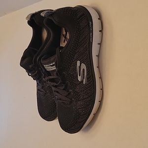 Black Sketchers Skech-Knit Athletic Shoes 7